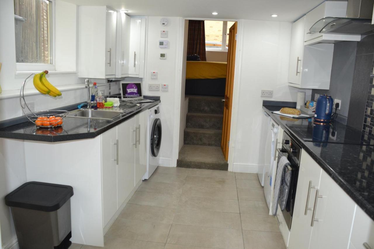 Willow Tree 1 Bed Apartment - Stayseekers ซอลส์บรี ภายนอก รูปภาพ