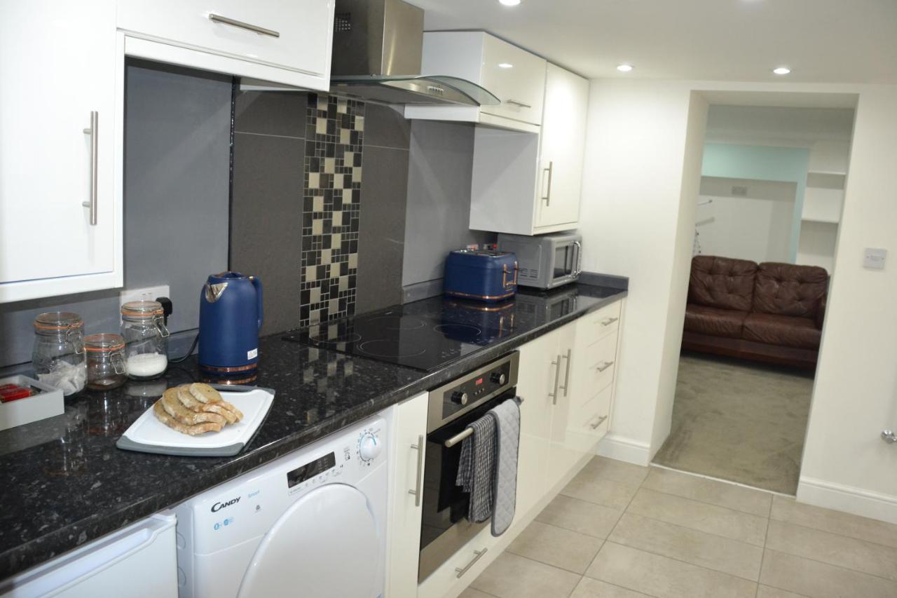 Willow Tree 1 Bed Apartment - Stayseekers ซอลส์บรี ภายนอก รูปภาพ