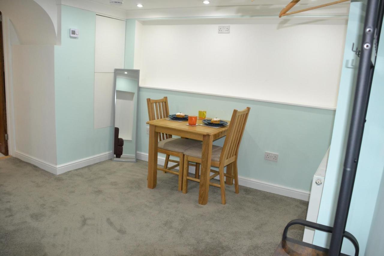 Willow Tree 1 Bed Apartment - Stayseekers ซอลส์บรี ภายนอก รูปภาพ